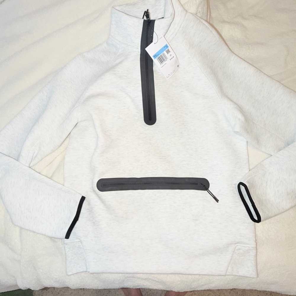 Nike Men’s Light Heather Gray Quarter-Zip Pullover with Black Accents